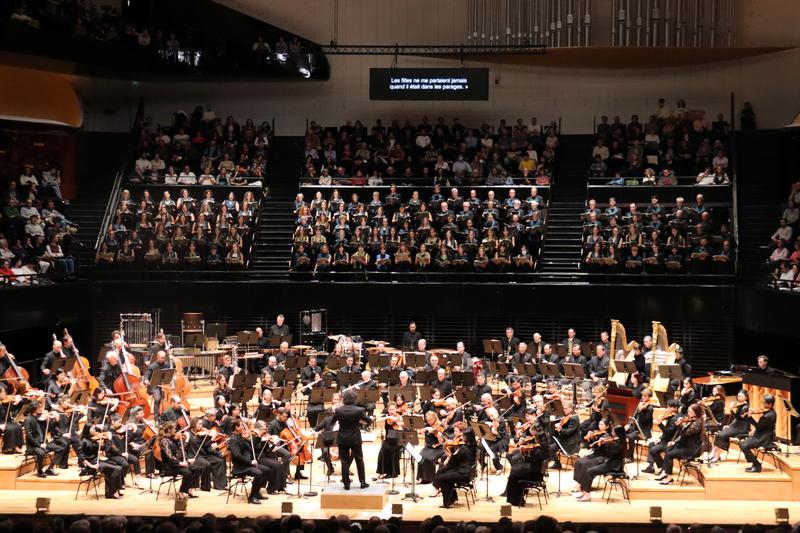 The Orfeó Català choirs perform with the New York Philharmonic at the Philharmonie de Paris