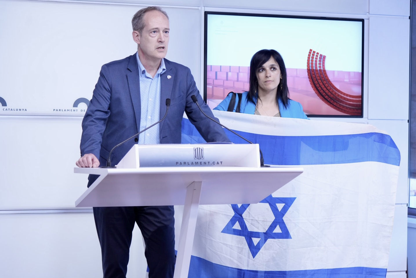 Catalan far-right Aliança Catalana spokesperson Jordi Coma and leader Sílvia Orriols during a press conference in the Catalan parliament on May 21, 2025