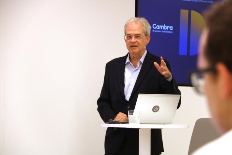 The head of the Economic Studies Office of the Chamber of Barcelona, Joan Ramon Rovira, explains the data analyzed by the body
