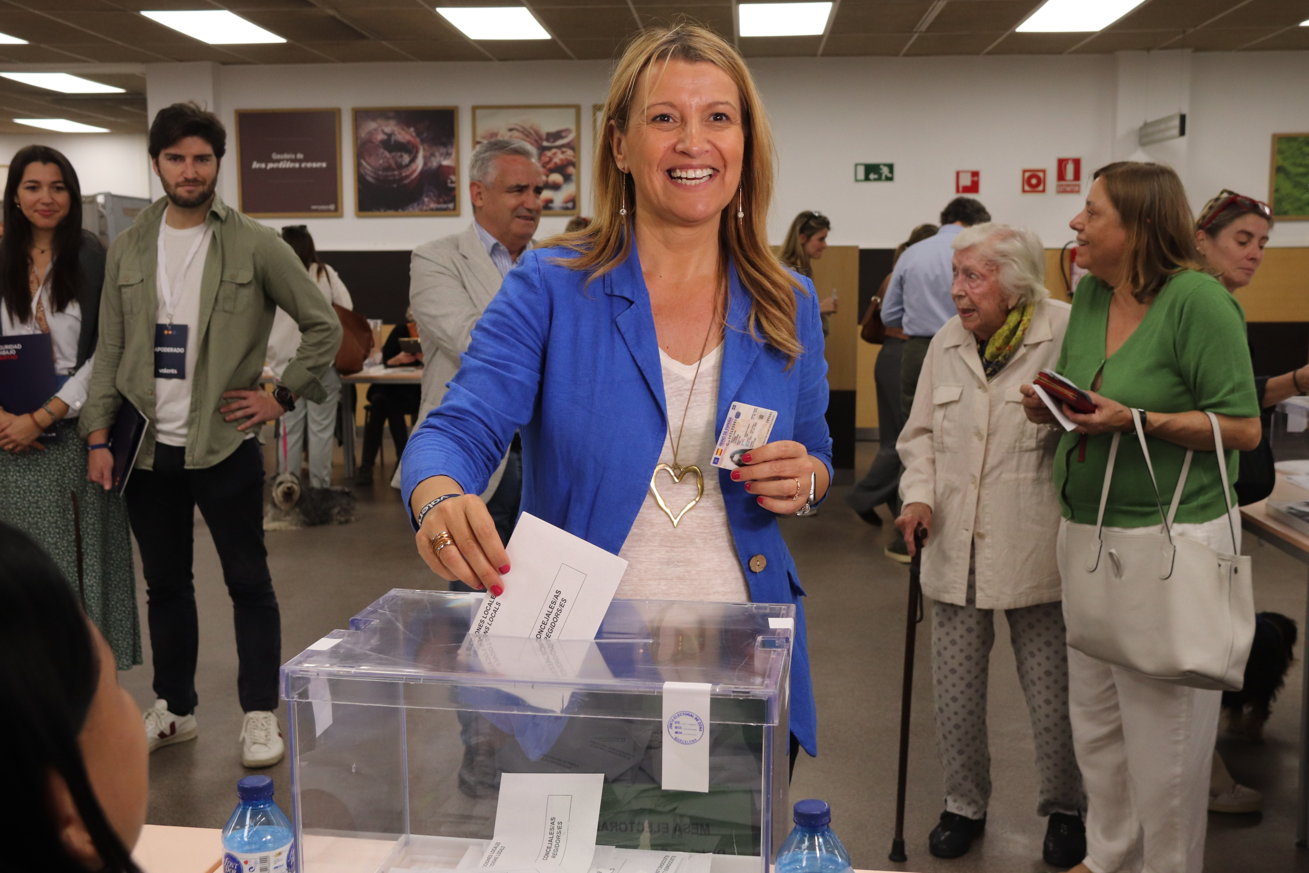 Valents candidate for mayor in Barcelona, Eva Parera, votes in the 2023 local election