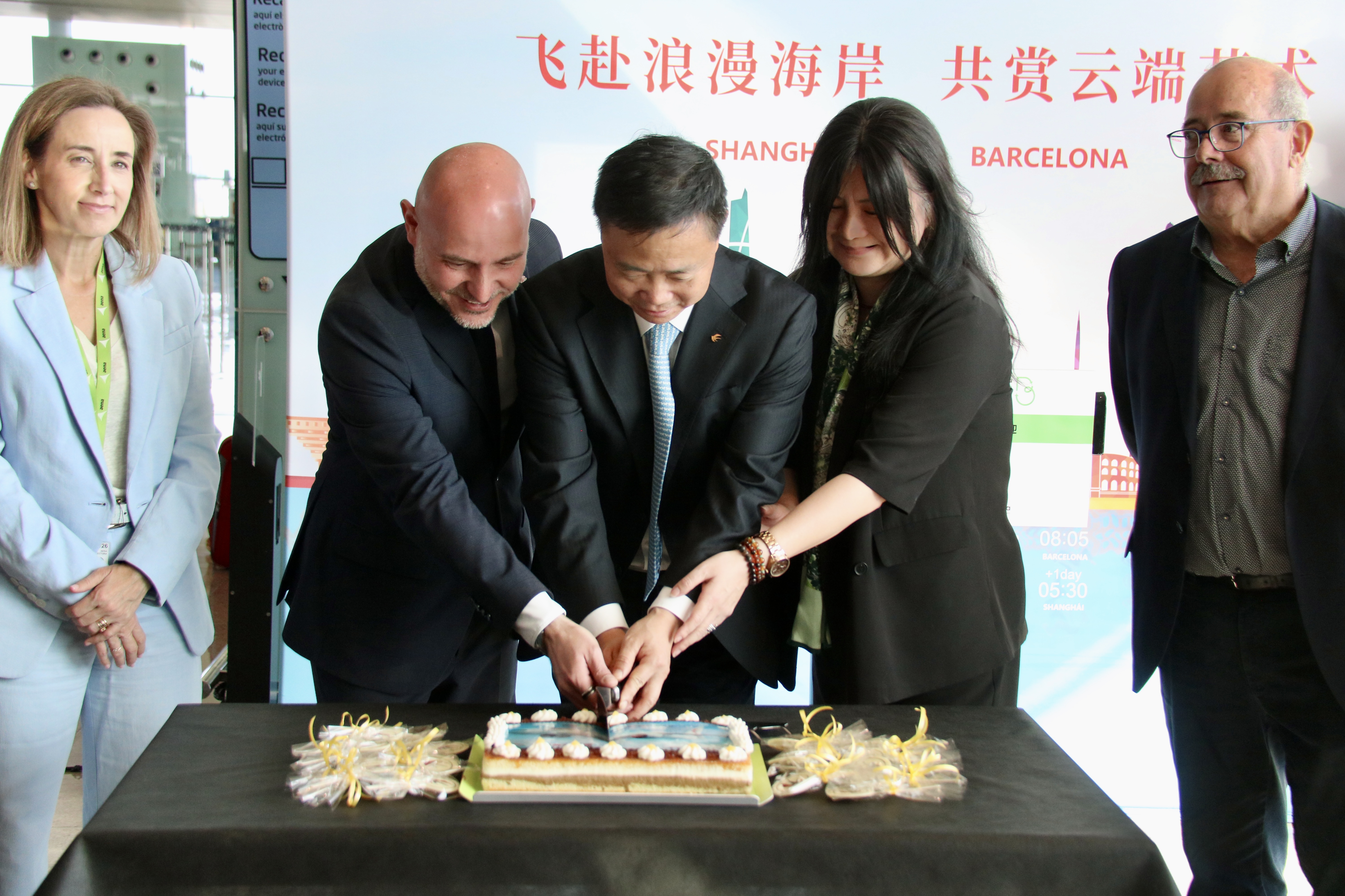 Dignatories cut a cake at the inauguration event in Barcelona Airport