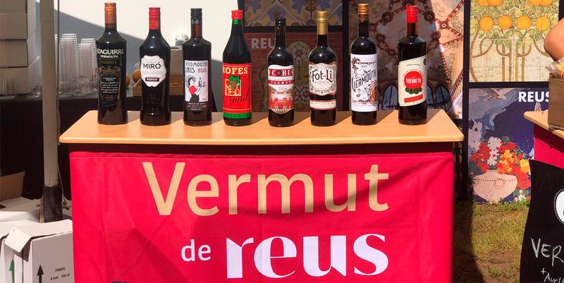 Vermut de Reus, featuring bottles from different brands from the city