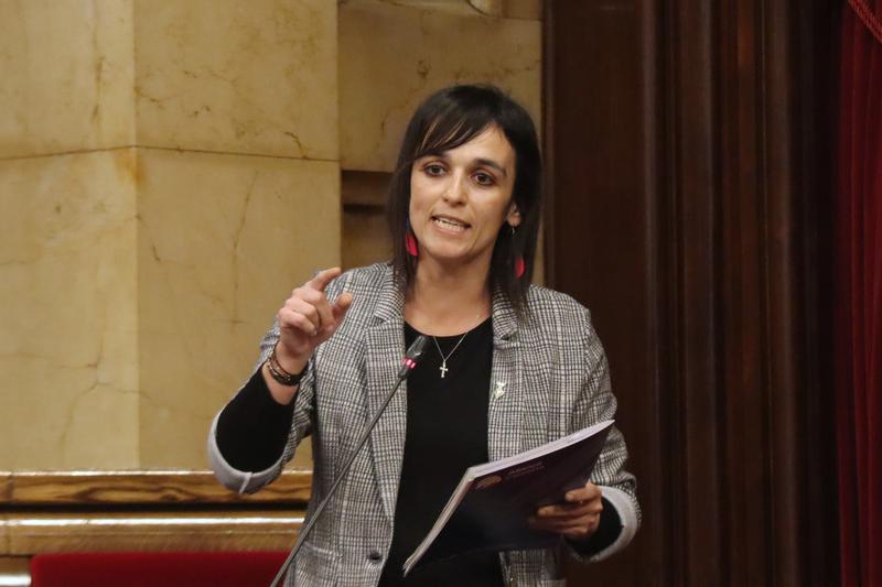 Aliança Catalan MP Sílvia Orriols speaking in the Catalan parliament