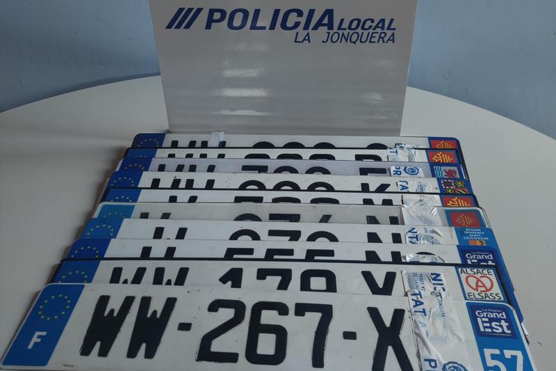 Some of the 'WW' license plates confiscated by the Local Police of La Jonquera