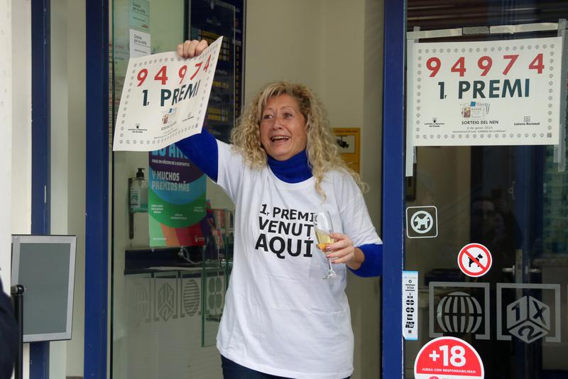 A staff member of the Corbera de Llobregat that sold first prize Three Kings Day lottery tickets 