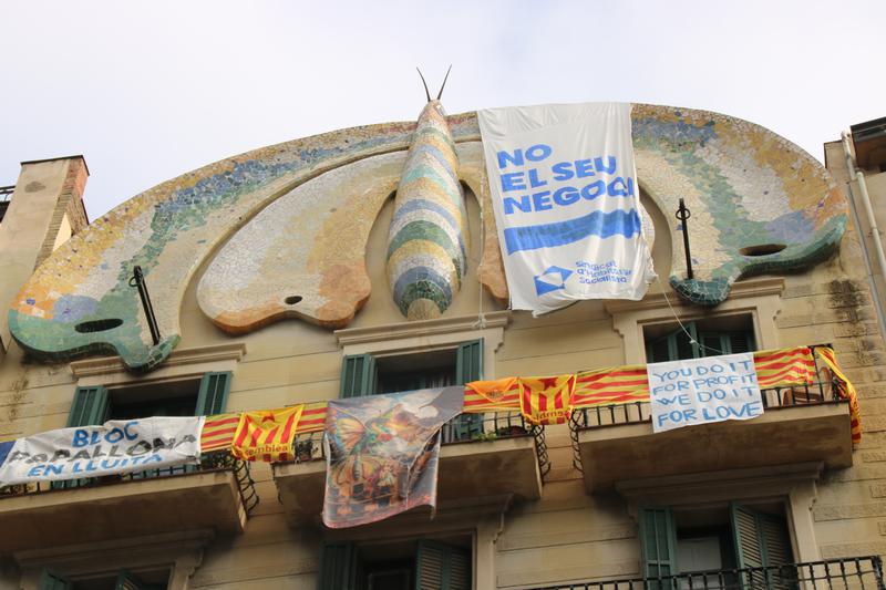 Banners at Bloc Papallona against the investment fund NAD