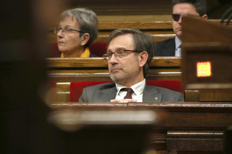 Language policy minister Francesc Xavier Vila in parliament