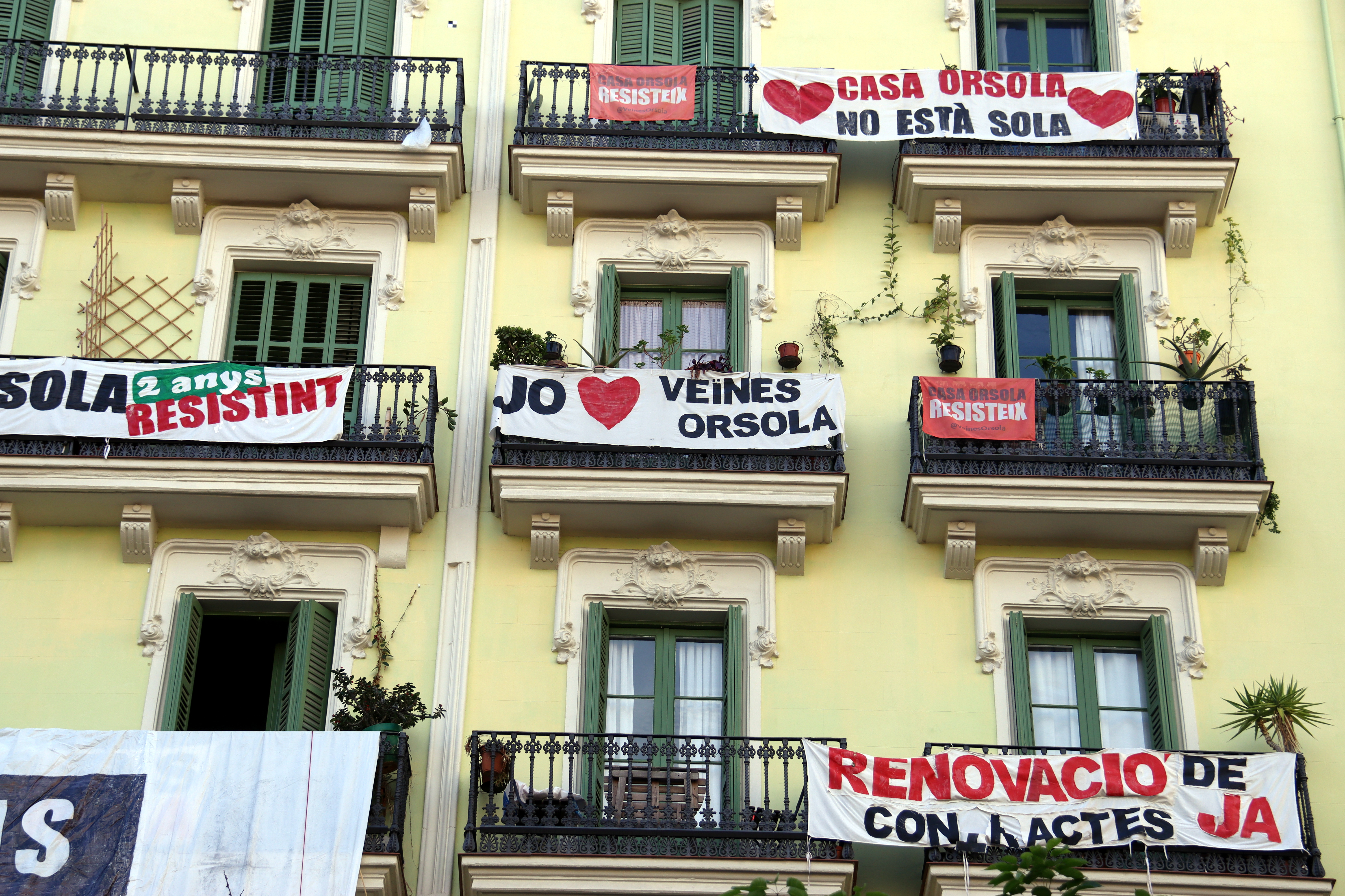 Casa Orsola with signs against eviction