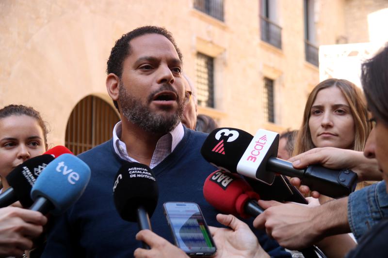 Ignacio Garriga: "Vox és l'únic partit de fiar, altres diran que no investiran Sánchez i li han donat suport 8 anys"