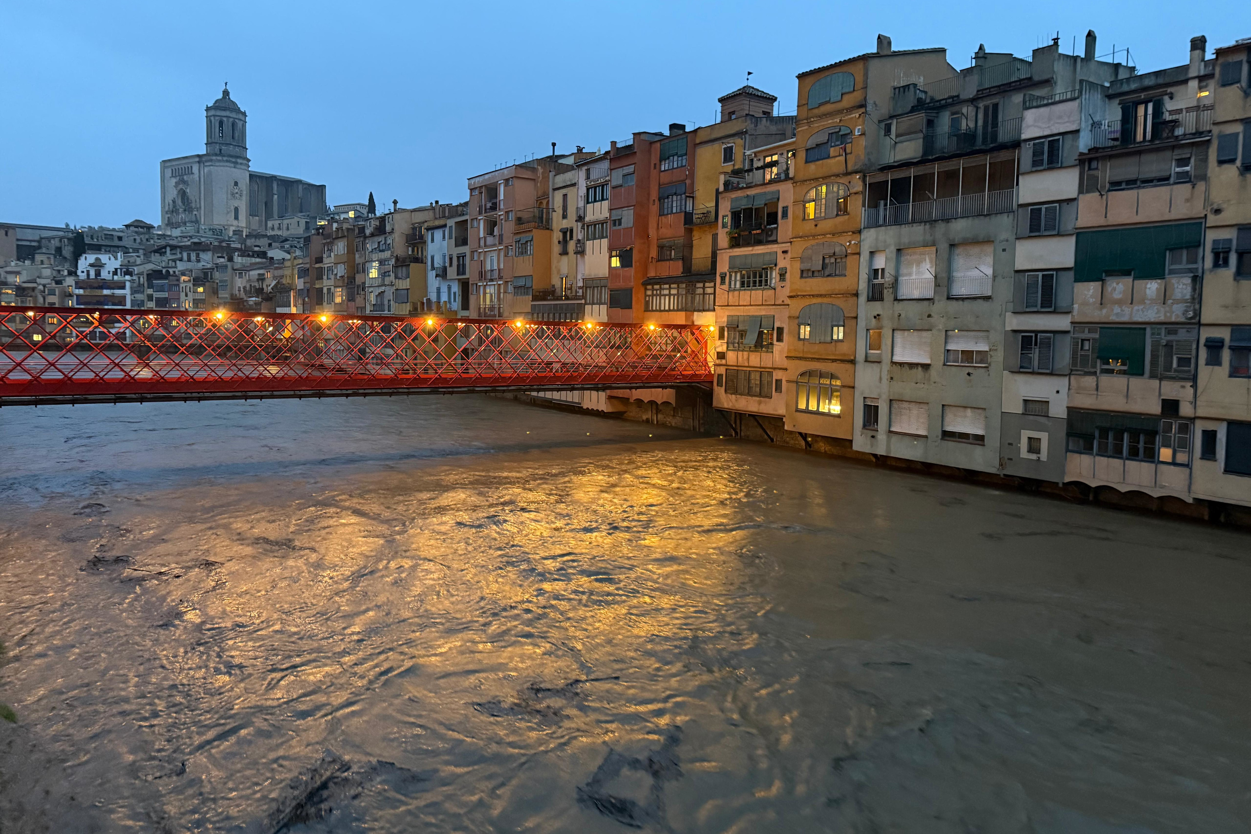 The Onyar River in Girona during a torrential rain on January 20, 2026