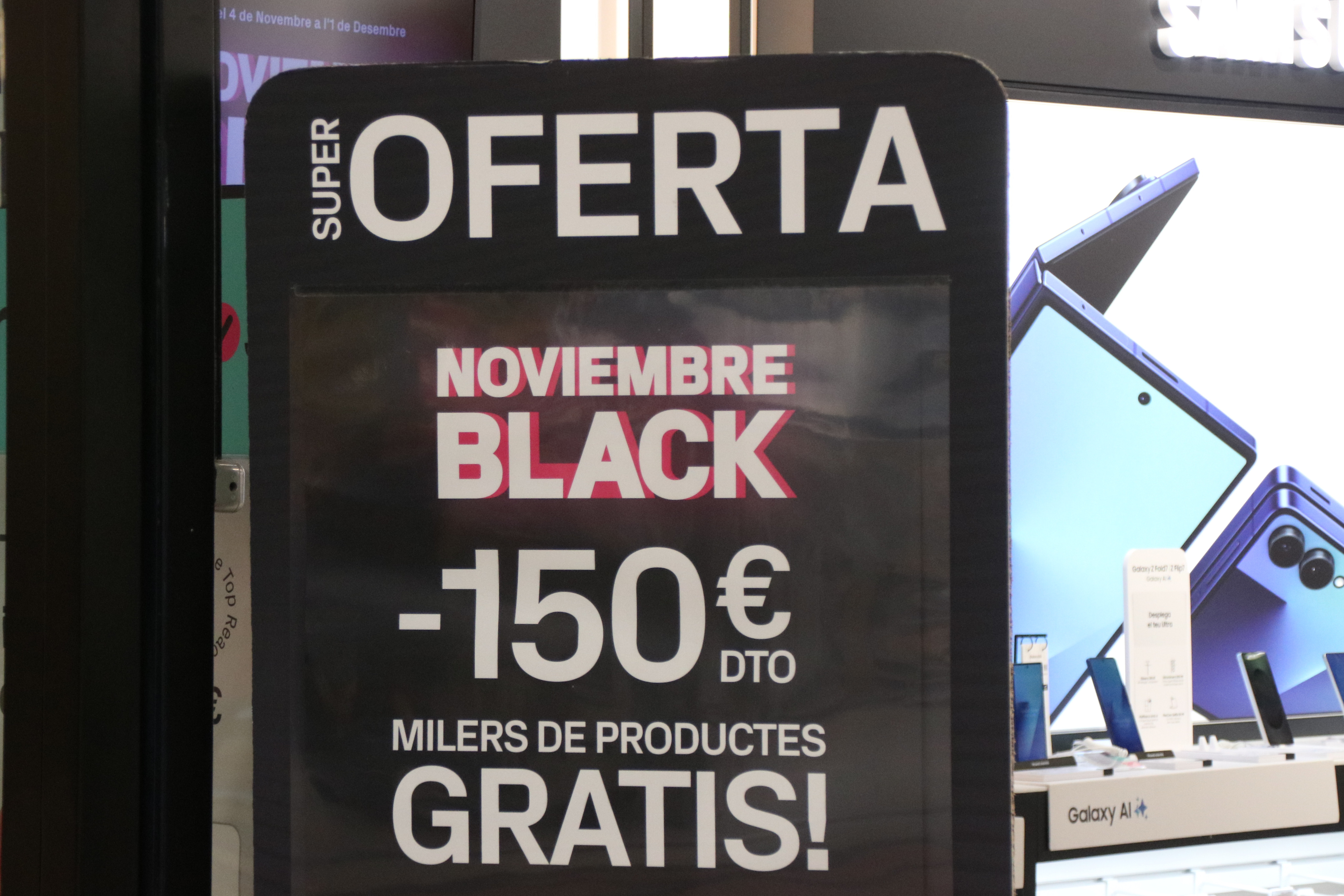 A store announces thousands of free products during the 2025 Black Friday campaign