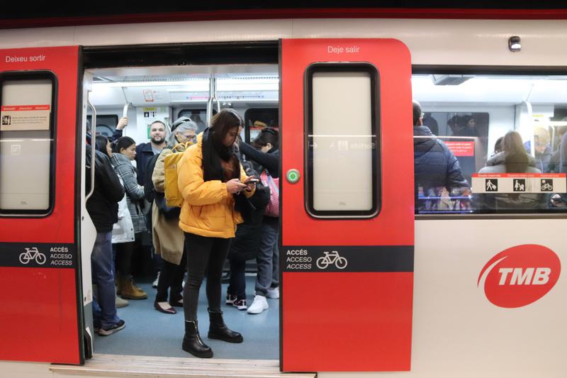 Passengers on the Barcelona metro