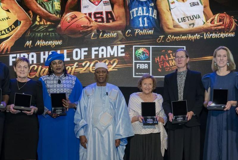 Maria Planas, wearing white beside FIBA President Hamane Niang, during the FIBA 2022 Hall of Fame ceremony