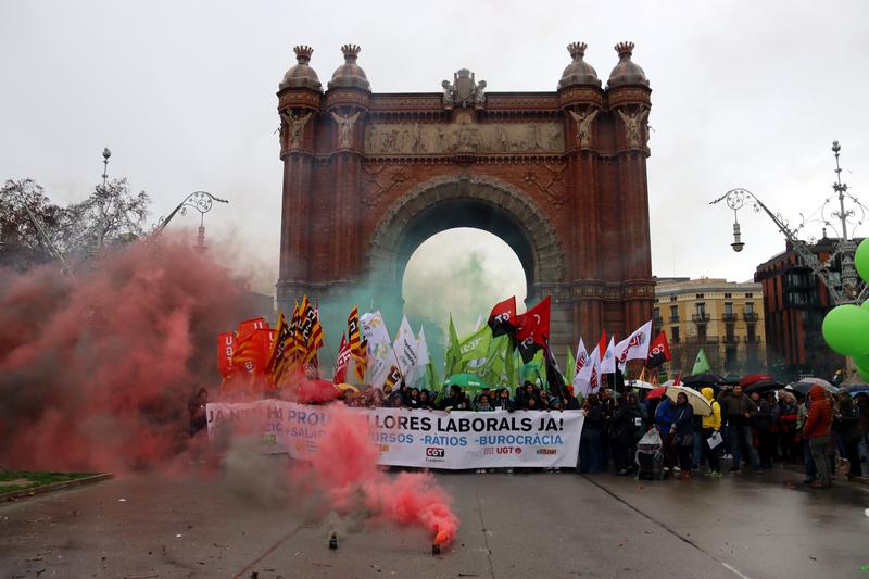 Teachers demonstration in Arc de Triomf area, in Barcelona