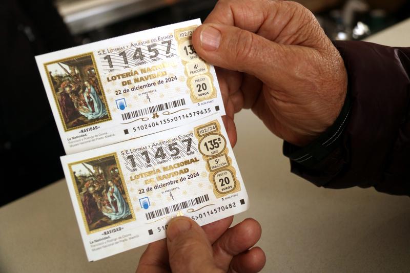 Two décimos of Spain's Christmas lottery