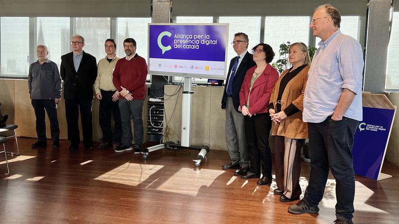 Representatives of the ten groups promoting a union to guarantee the survival of the Catalan language online on March 21, 2023