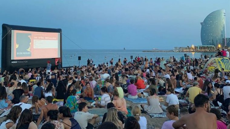 Free cinema screenings on Platja de Sant Sebastià