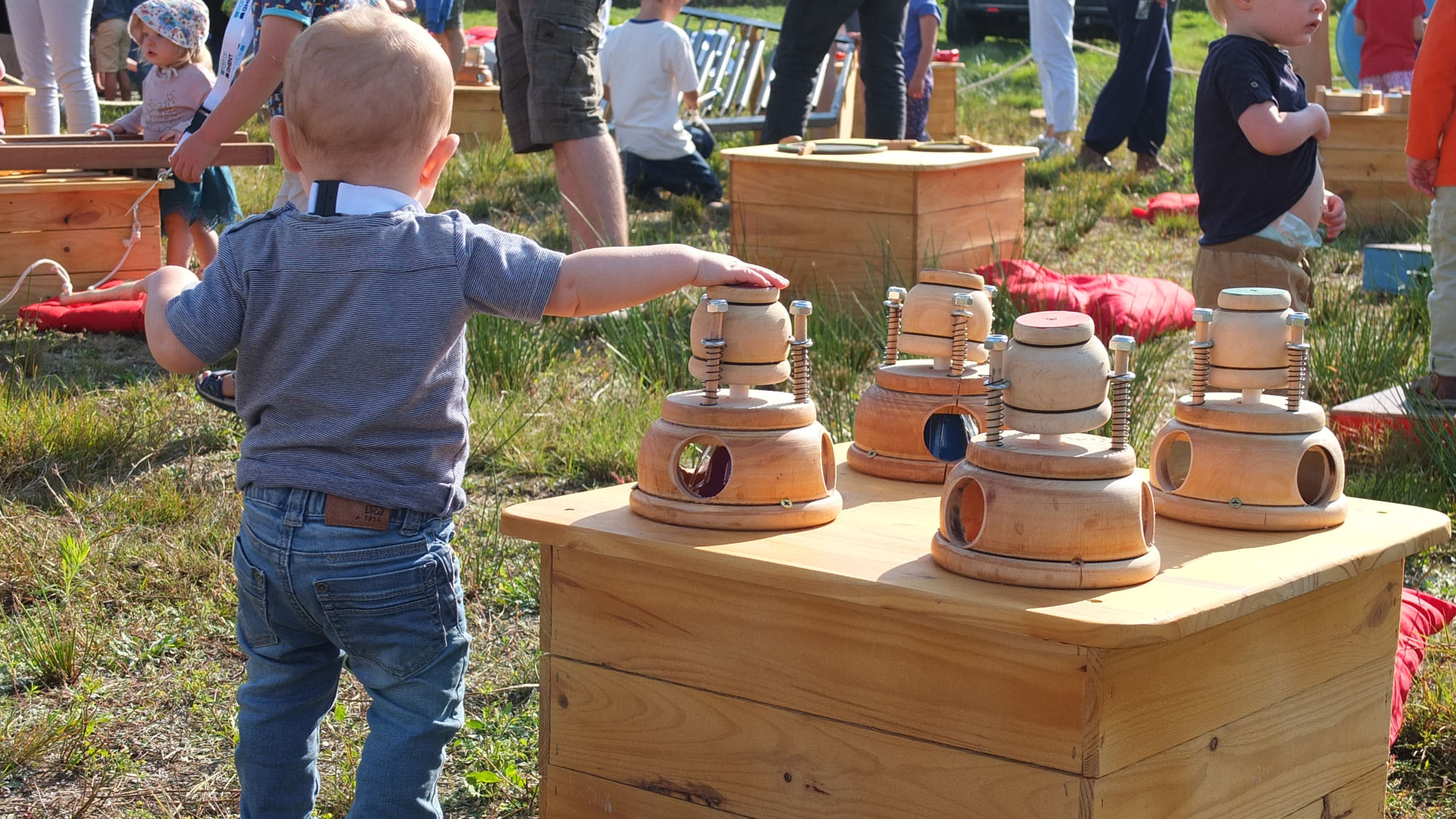 A child plays at L'Auditori's Spring Festival