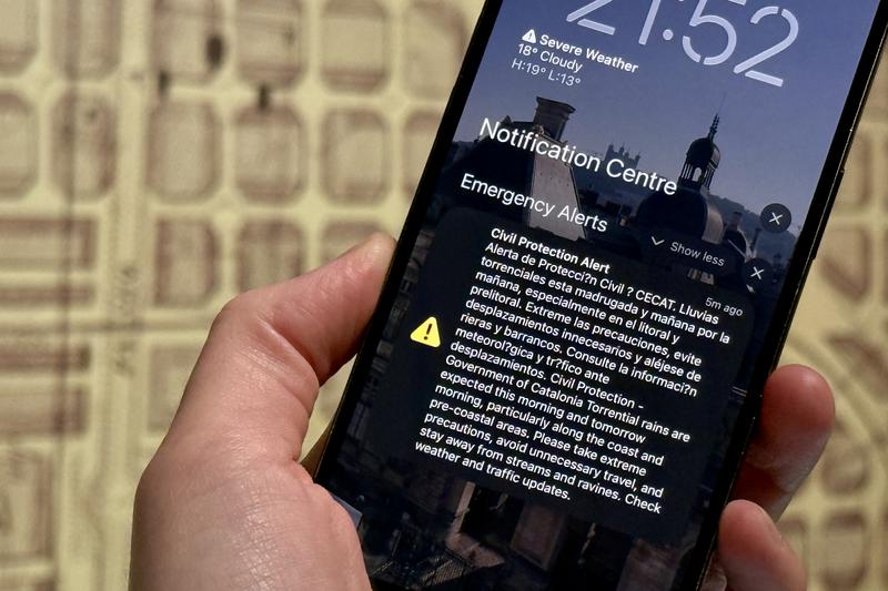 A phone shows an emergency alert message sent by the Catalan civil protection on November 5, 2025