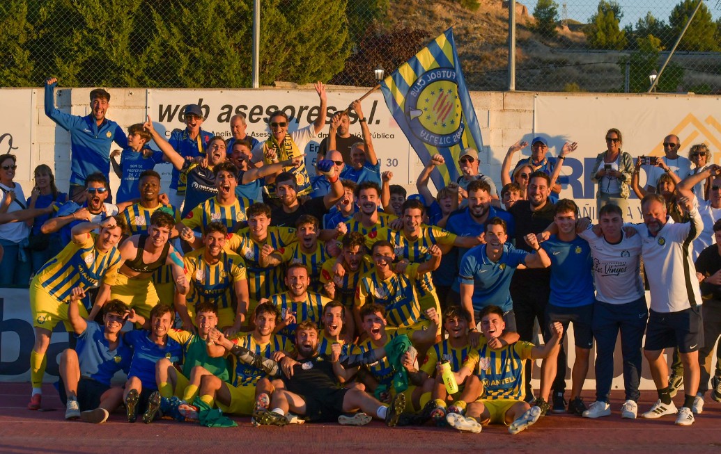 Atlètic Sant Just celebrate after beating Atlético Catalayud and qualifying for the first round proper of the 2025/26 Copa del Rey