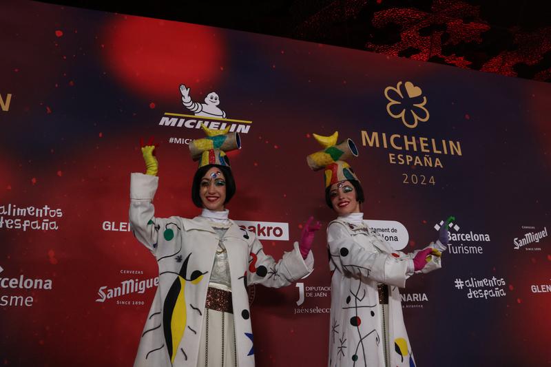 Two women dressed in Joan Miró-inspired outfits at the gala in Barcelona for the Michelin Guide 2024