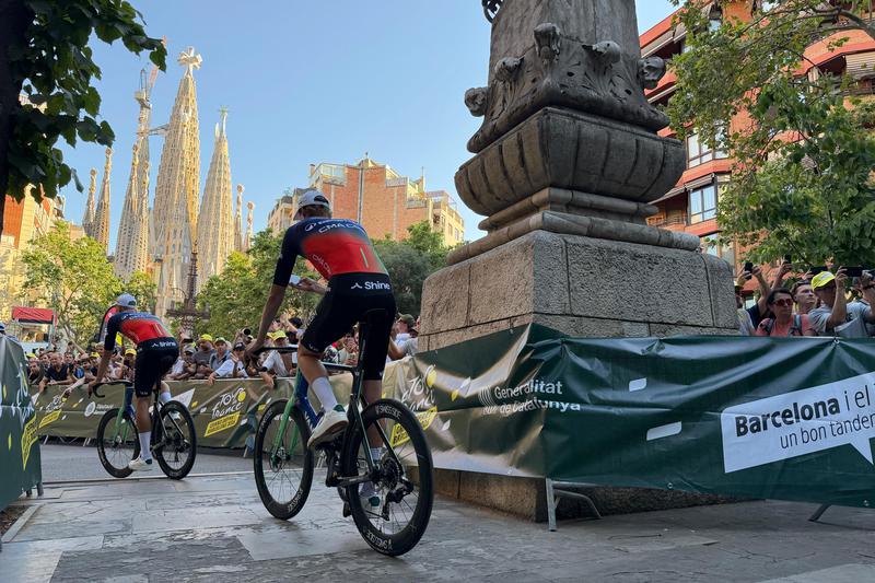 Tour de France cyclists with the Sagrada Familia in the background