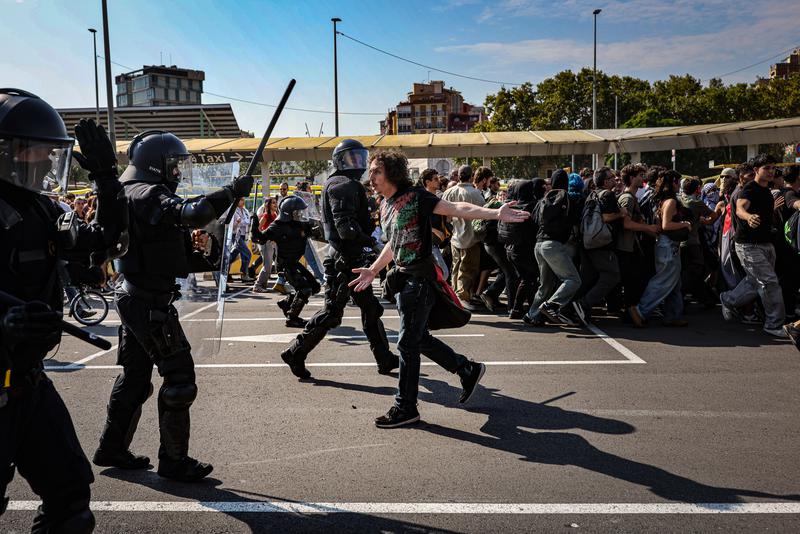 Mossos d'Esquadra police push demonstrators out of Sants train station on October 15, 2025
