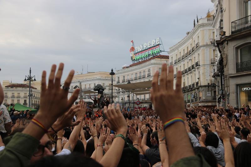L’acampada per l’habitatge de la Puerta del Sol aplega milers de persones entre crits de “no marxem, ens quedem”