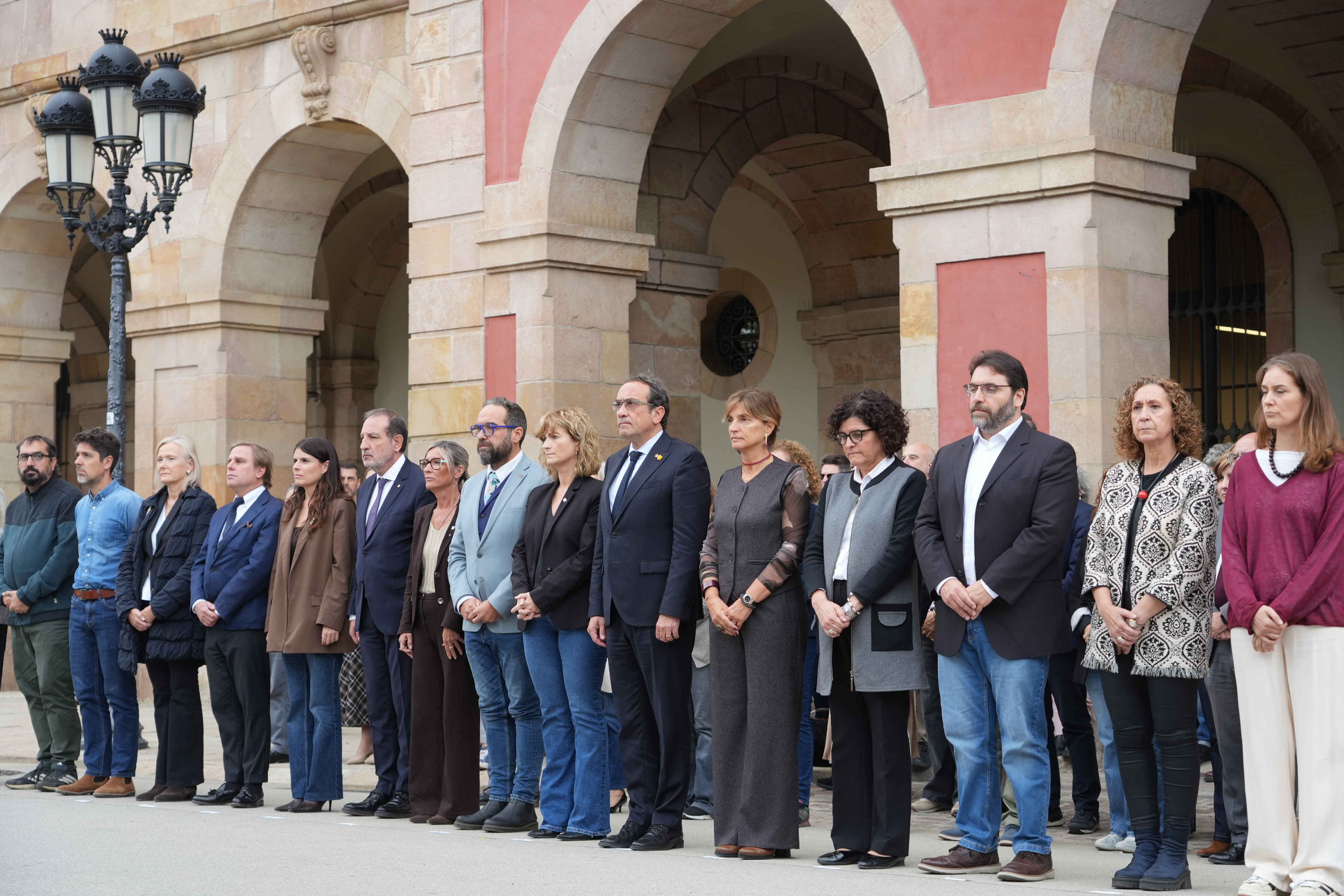 Catalan Parliament and railway workers pay tribute to victims of Toledo ...