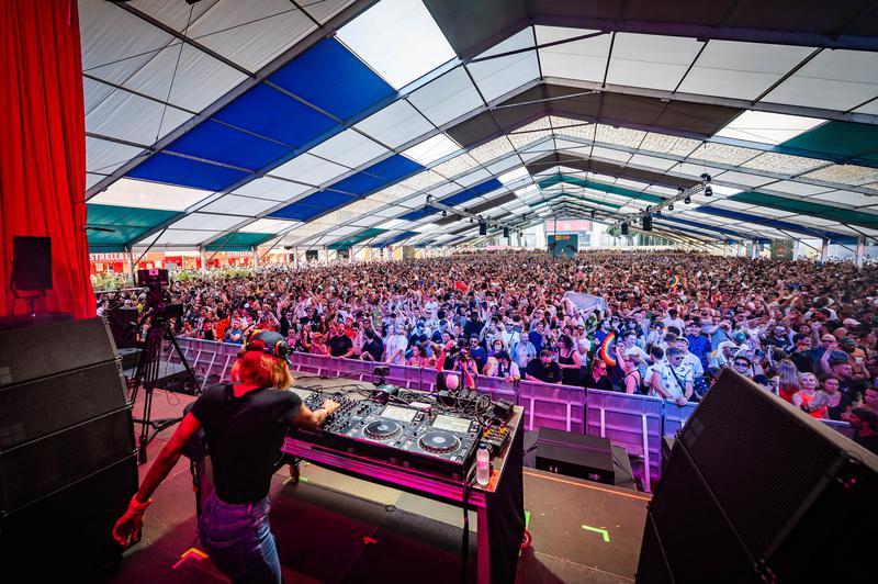 Thousands of festival-goers at the 2025 edition of the Sónar electronic music festival in Barcelona during the Sónar by Day edition at the Fira de Montjuïc