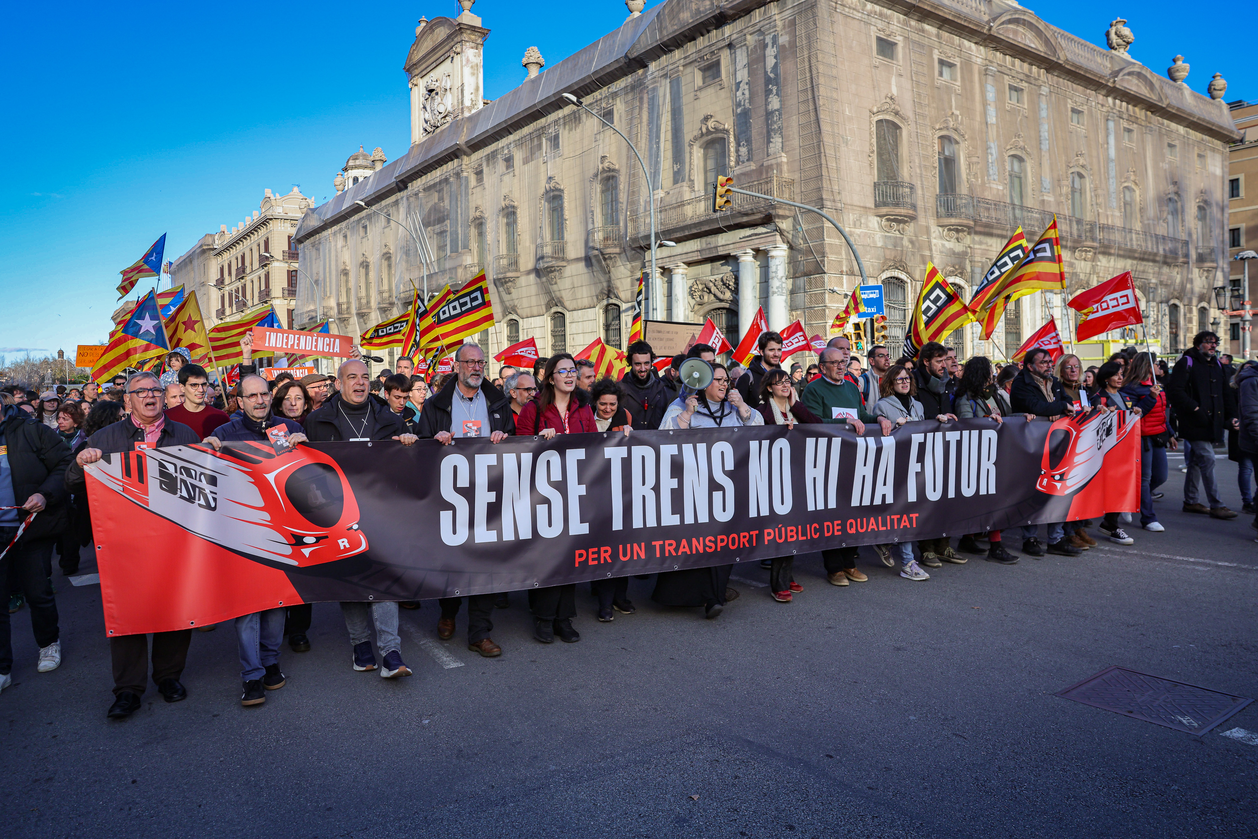 The head of the march organized by around 20 groups to protest the state of Rodalies in Barcelona under the slogan 'Without trains there is no future'