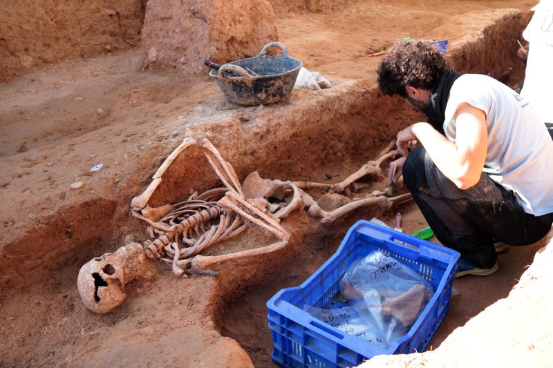 Exhumation works in the mass grave