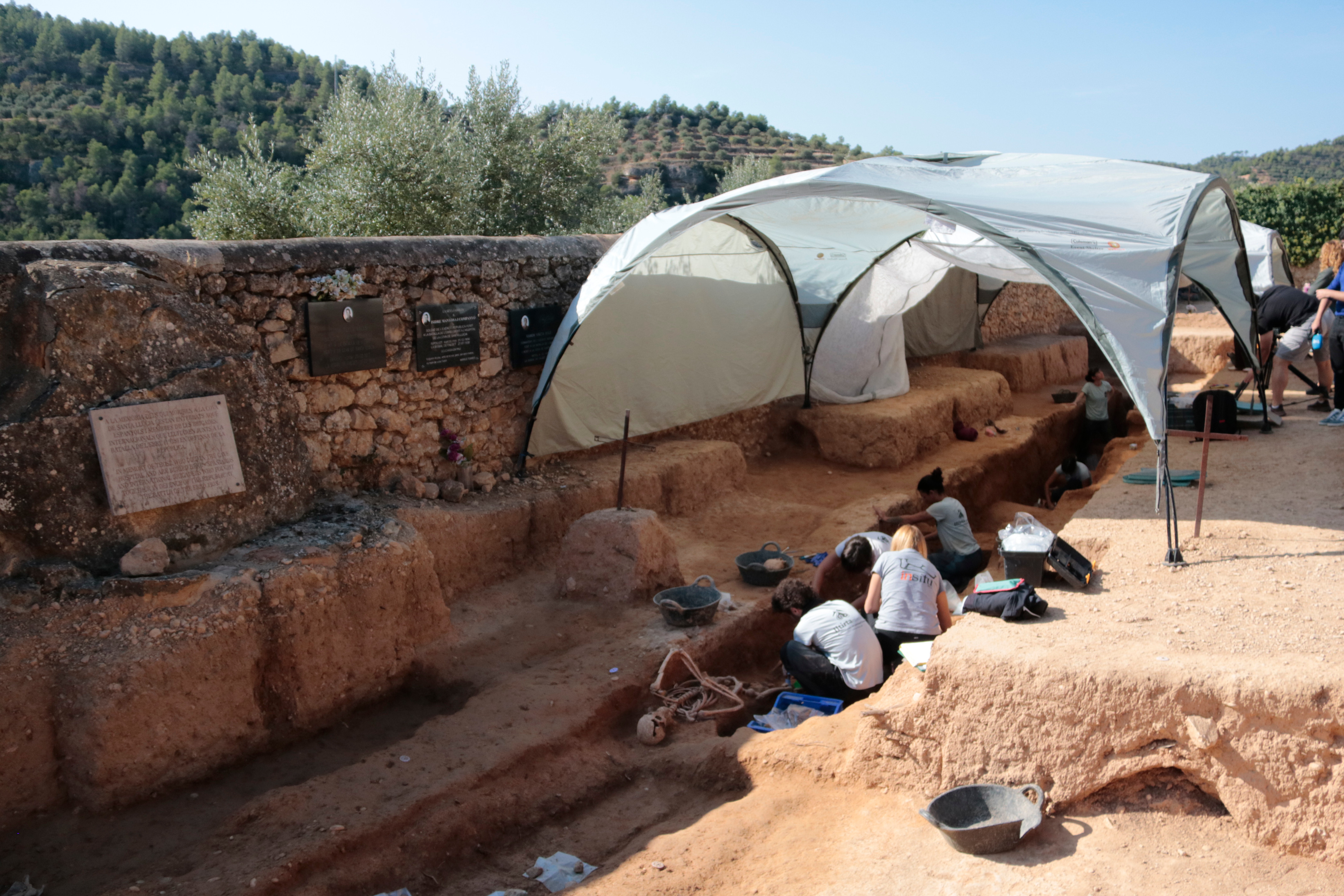 Researchers and technicians working on the exhumation site in La Bisbal de Montsant