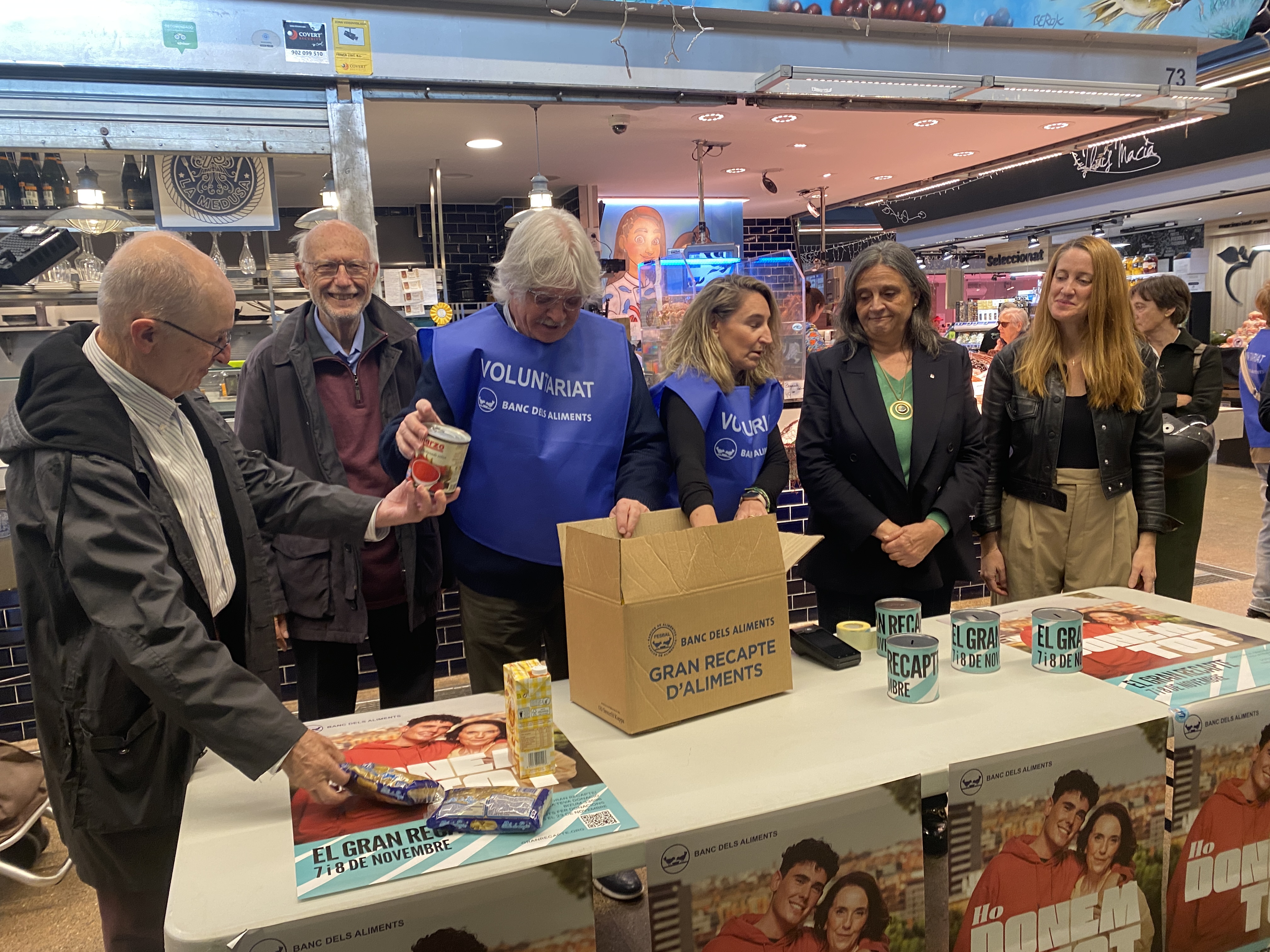 Representatives from the Barcelona Food Bank and local government join volunteers during the launch of the Gran Recapte