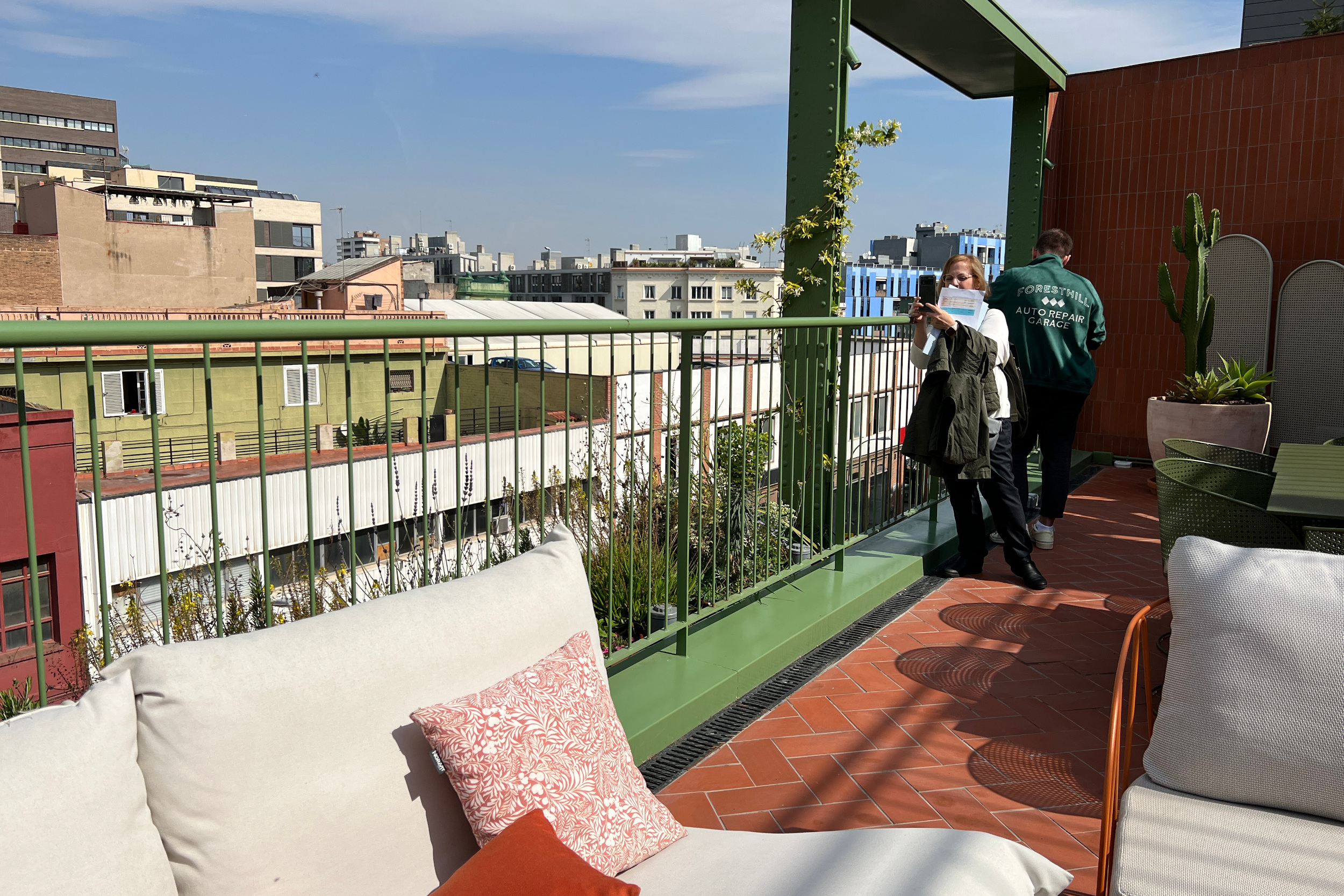 One of LOOM Ferretería's terraces in a building with several coworking offices