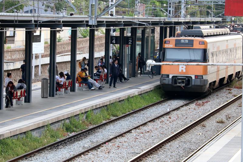 A Rodalies train of the R4 line arriving at Hospitalet de Llobregat train station on May 13, 2024