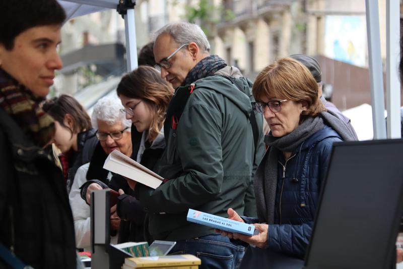 People browsing books on Barcelona's La Rambla