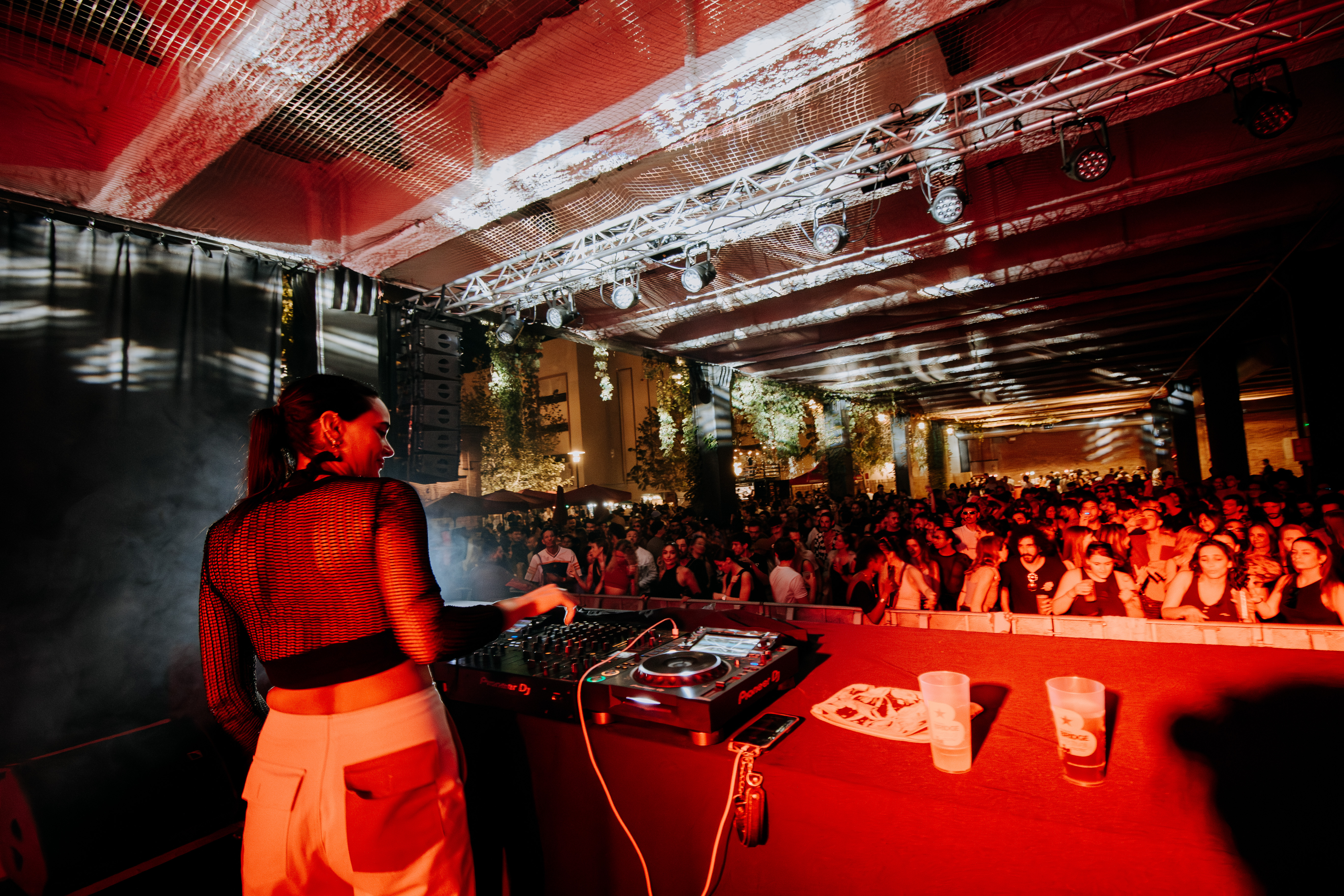 A shot from the 2023 Bridge District Festival, held in Antiga Fàbrica de Estrella Damm