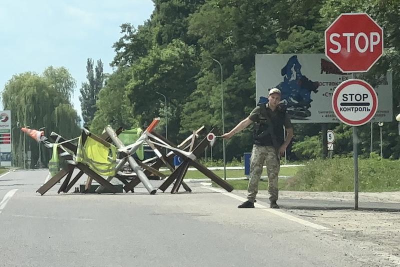 Ukrainian soldiers in a military checkpoint at the Polish border
