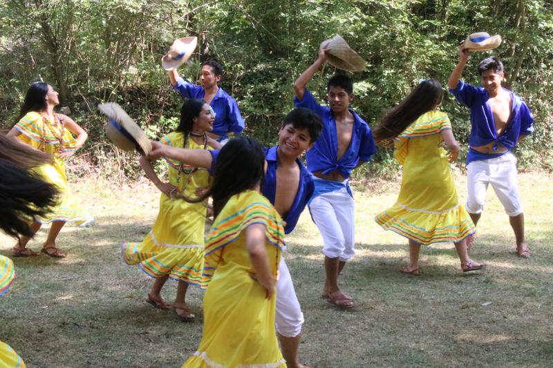 A dance choreography called 'Manuel Acosta' from Bolivia in the Ésdansa festival