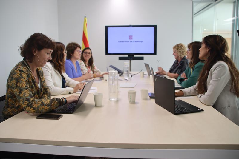 A meeting held after the civil service entrance exams, featuring presidency minister Laura Vilagrà and education minister Anna Simó, among others