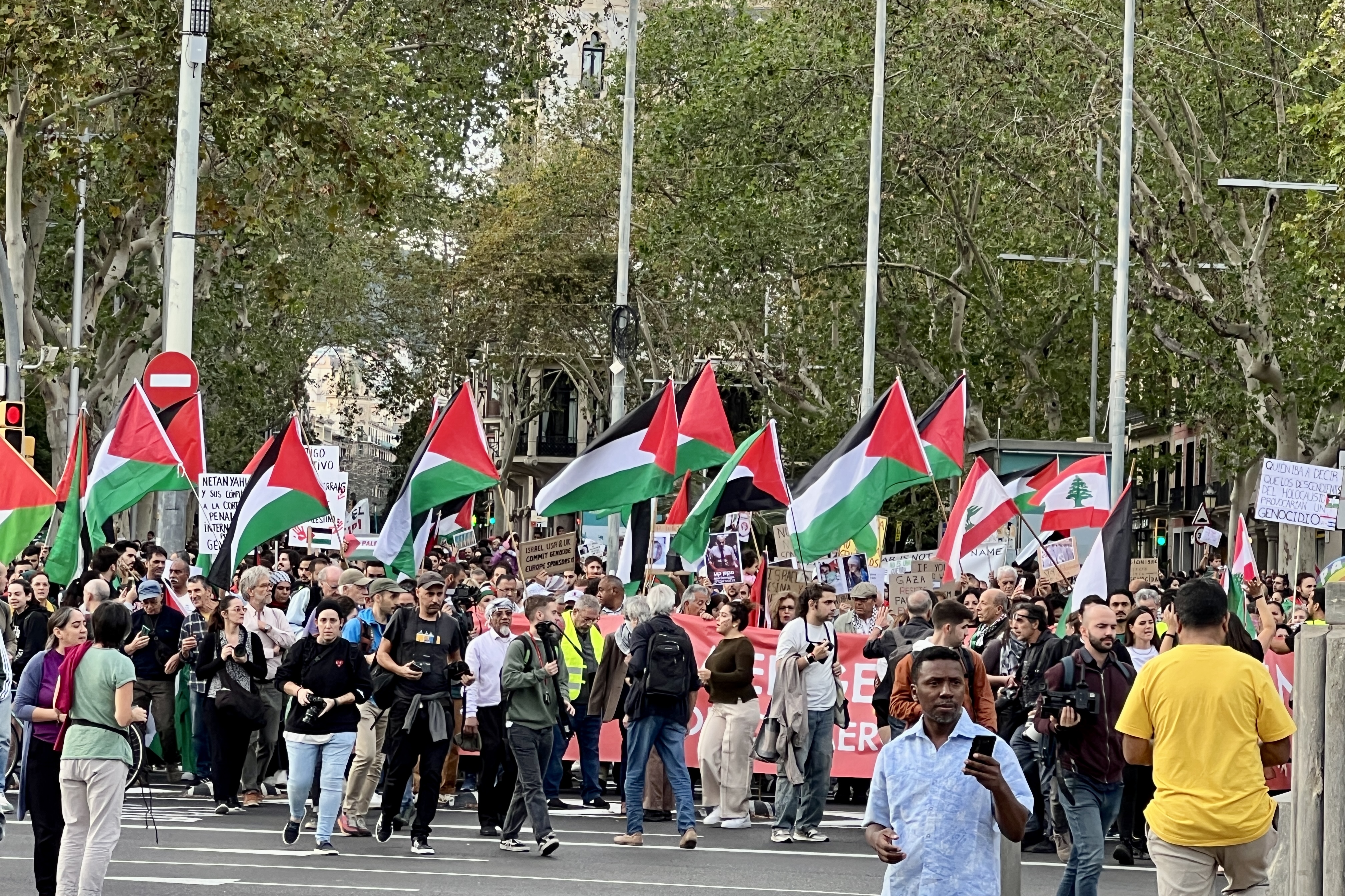 Demonstrators in favor of Palestine in Barcelona on October 21, 2023