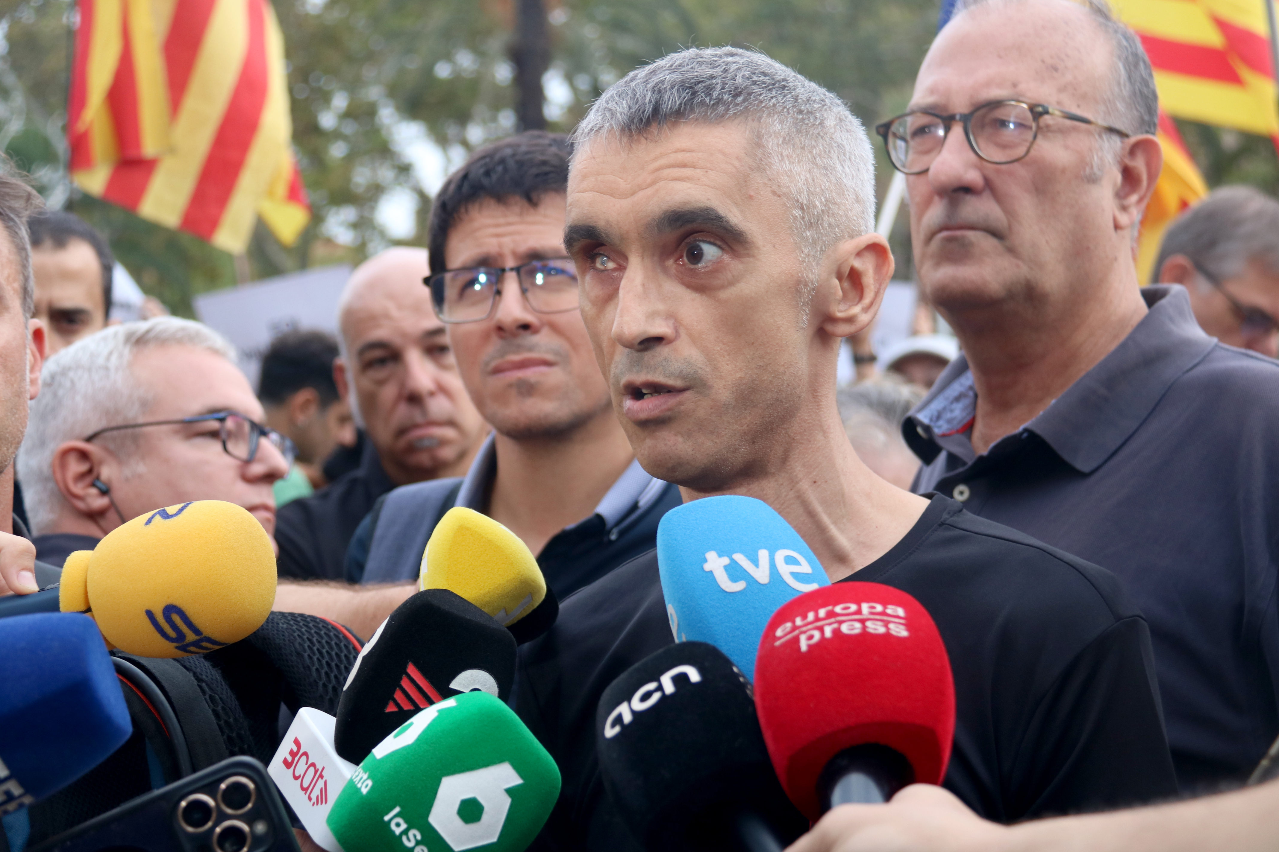 Roger Español speaks to the media outside court