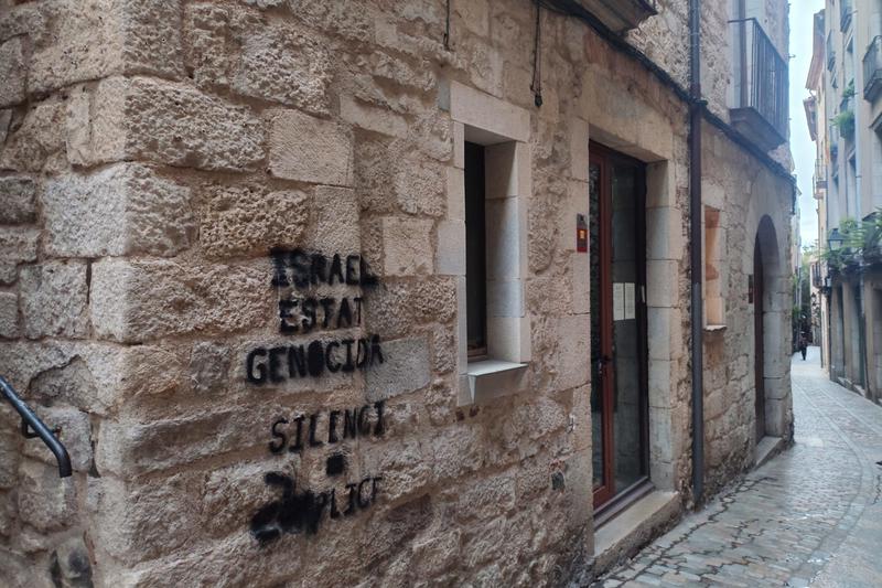 Façade of the Jewish center in Girona with a graffiti reading 'Israel, genocidal state. Silence = Complicity.'