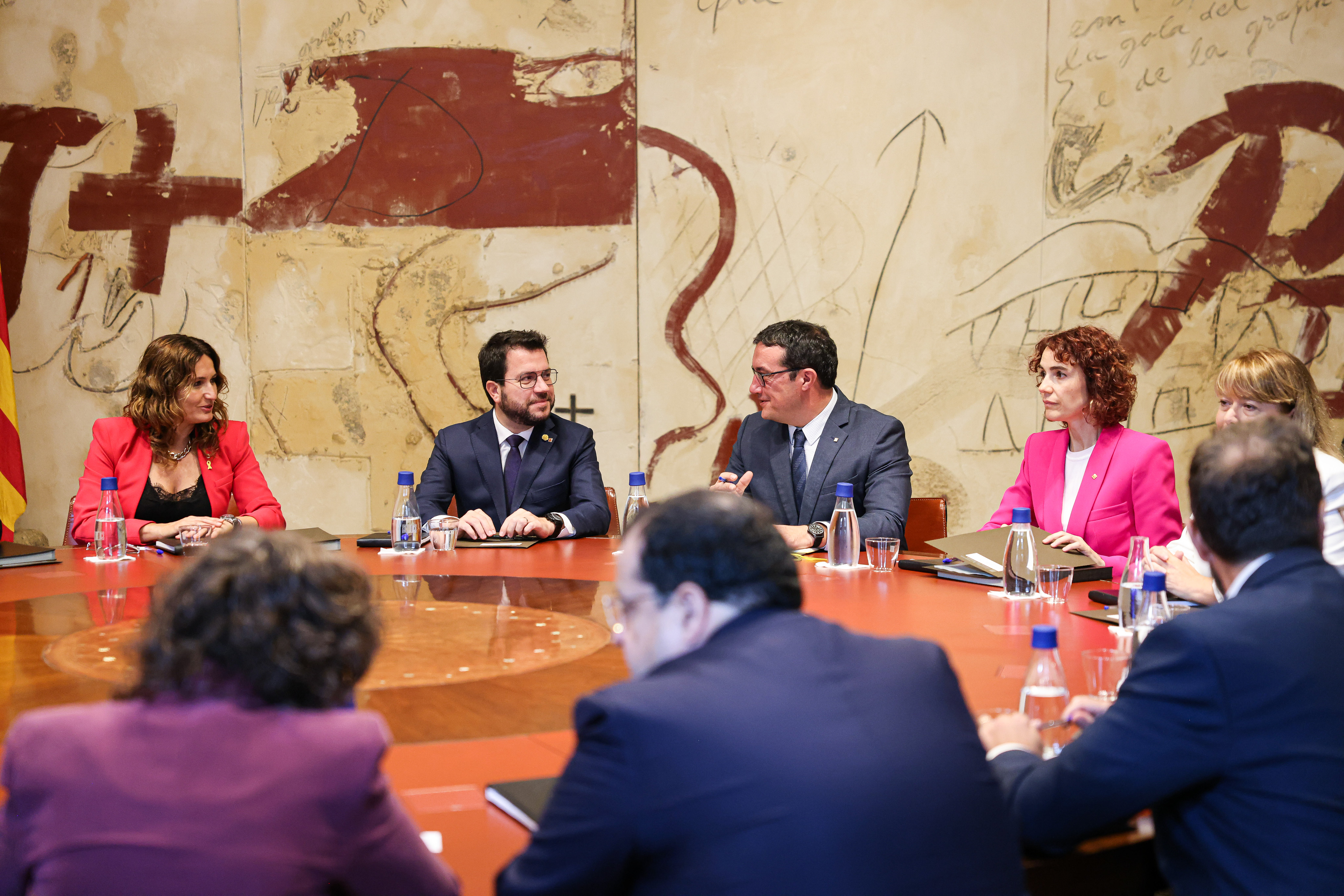 Catalan president Pere Aragonès presides a cabinet meeting on October 11, 2022