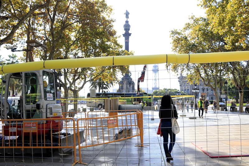 Construction works start at La Rambla, beside the Columbus monument on October 3, 2022