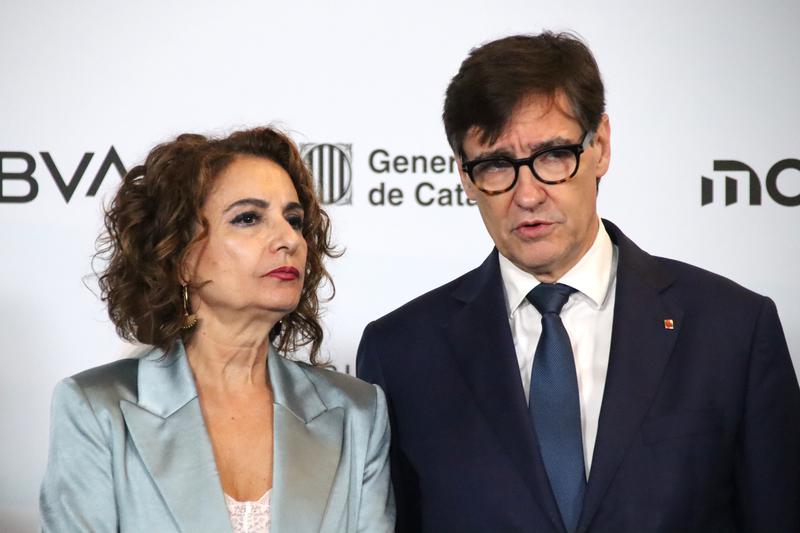 Spain's finance minister, María Jesús Montero, photographed alongside Catalan president, Salvador Illa