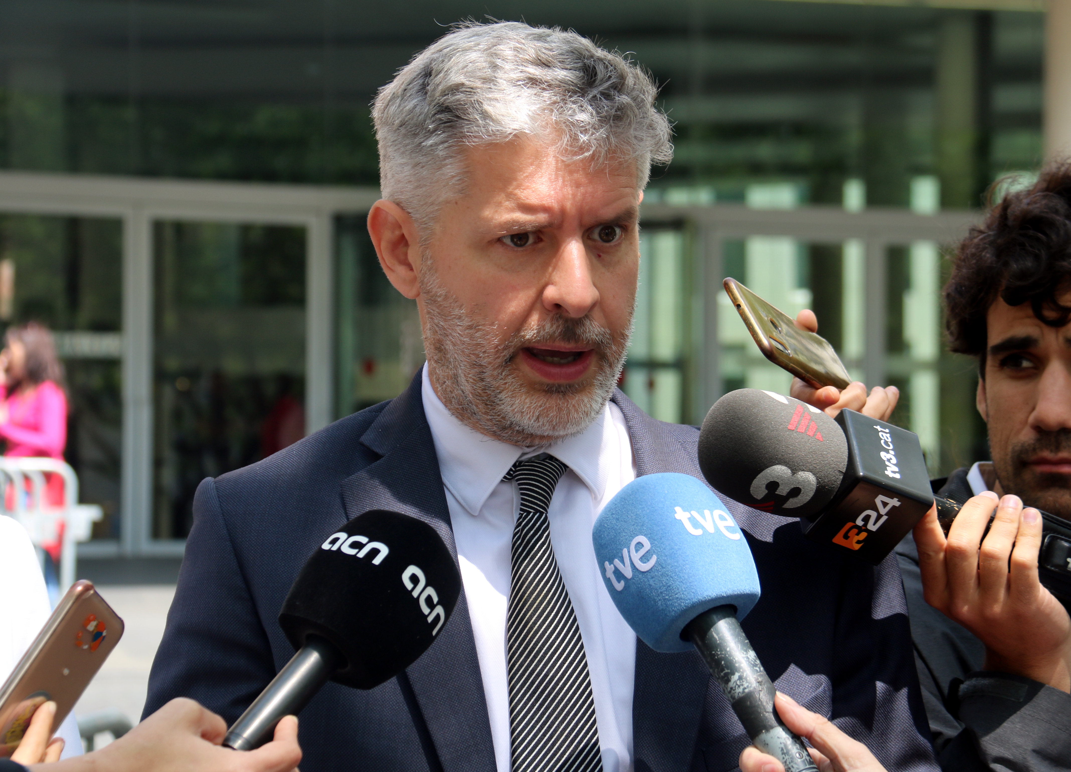 Lawyer Andreu van den Eyndre speaks to media outlets at the doors of Barcelona's Ciutat de la Justícia court houses