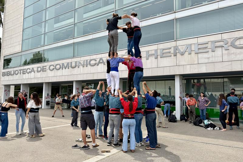 Castells a la universitat, un vers lliure i “porta d’entrada” al món casteller convencional
