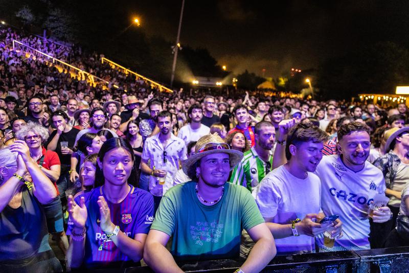 The crowd watching La Ludwig Band at Cruïlla